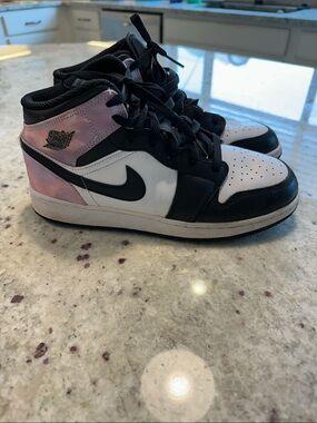 Nike Air Jordan 1 Mid Black White Pink (Zen Master)